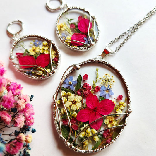 Jewelry Set "Hydrangea and Forest Flowers" | Stained Glass Pendant and Earrings with Pressed Flowers in Red Tones